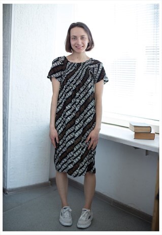 VINTAGE 70'S BLACK PATTERNED SHORT SLEEVED DRESS