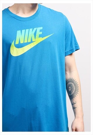 VINTAGE NIKE T-SHIRT