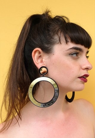 OVERSIZED GOLD AND BLACK STATEMENT EARRINGS.