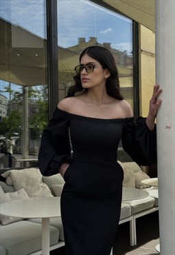 Black dress with voluminous sleeves