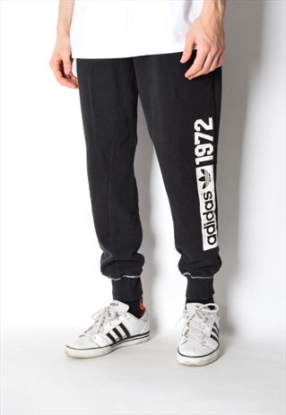 BLACK ADIDAS SWEATPANTS