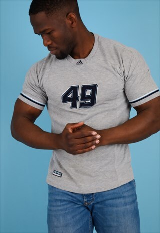 VINTAGE ADIDAS T-SHIRT IN GREY NT52