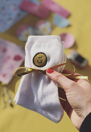EMBROIDERED SMILEY HAPPY SOCKS