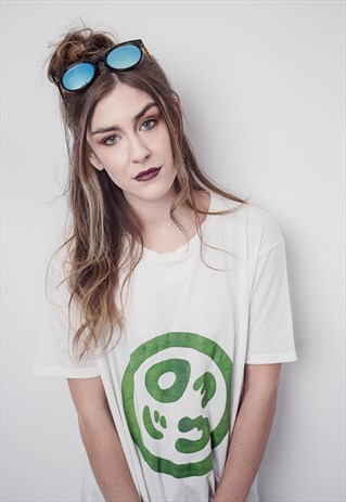 ORGANIC T-SHIRT IN NATURAL WHITE JUMBO CREST GREEN HANDPRINT