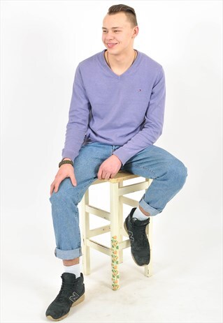 VINTAGE 90'S V NECK JUMPER IN PURPLE
