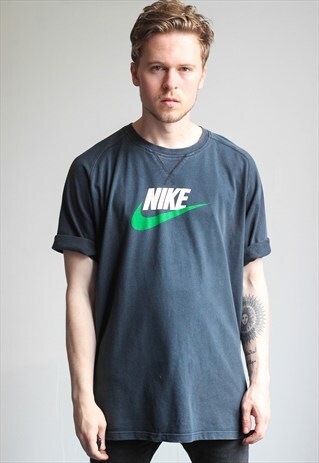 VINTAGE NIKE T-SHIRT