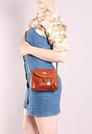 VINTAGE 90S SHINY TAN LEATHER CROSS BODY BAG