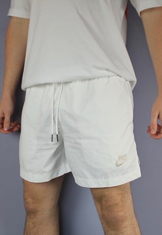 VINTAGE NIKE SHORTS IN WHITE WITH POCKETS, EMBROIDERED LOGO
