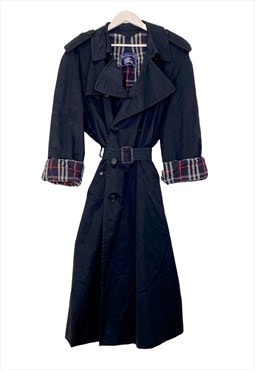 Oversized vintage Burberry trench coat for men, with belt. 