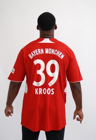 BAYERN MUNICH 07/09 HOME FOOTBALL SHIRT 39 KROOS