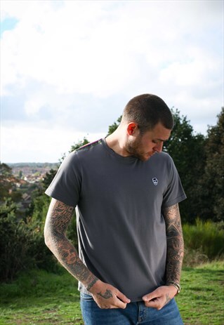 SHORT SLEEVE GREY SHOULDER STRIPE TSHIRT