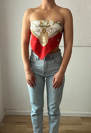 BEAUTIFUL VINTAGE SCARF IN WHITE WITH A STUNNING GOLD PRINT