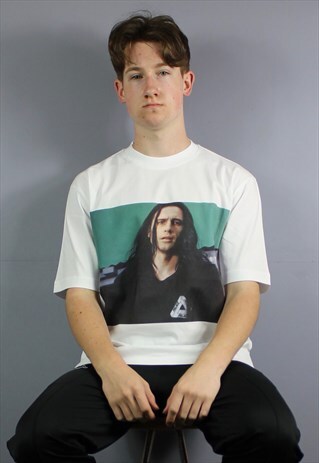 PALACE WISE T-SHIRT IN WHITE WITH PRINTED LOGO. SIZE M. PI