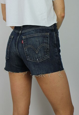 VINTAGE LEVI'S DENIM SHORTS W RED TAB BACK