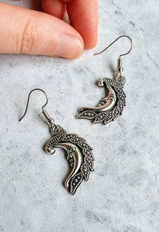 CELESTIAL STYLISED MOON EARRINGS