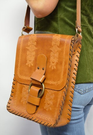 VINTAGE 70S TAN BROWN TOOLED LEATHER SATCHEL HIPPY BOHO