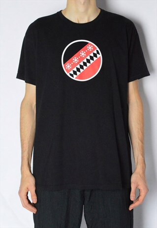 VINTAGE 90S BLACK RED GRAPHIC WINTER CIRCLE T-SHIRT