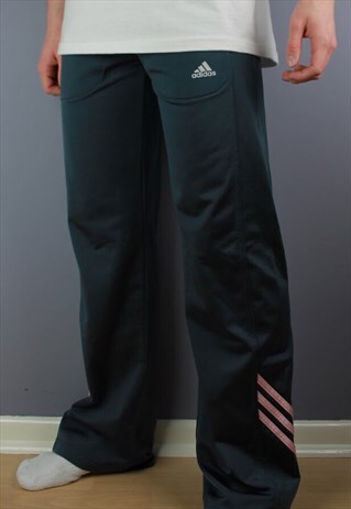 VINTAGE ADIDAS JOGGERS IN GREY WITH PRINTED LOGO