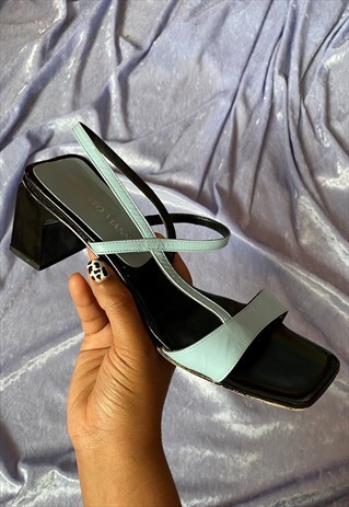 VINTAGE 90S BLUE LEATHER SQUARE TOE BLOCK HEEL SANDALS 6