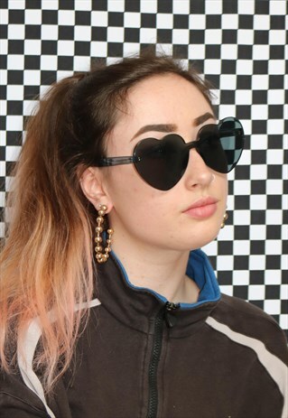 DREAMING HEART SUNGLASSES IN BLACK