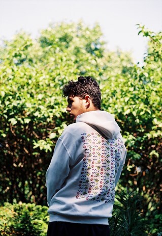 WHITE HOODIE WITH 80'S GEOMETRIC DESIGN