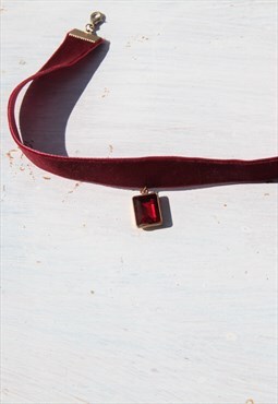 Deadstock velvet gold red rectangle pendant choker necklace.
