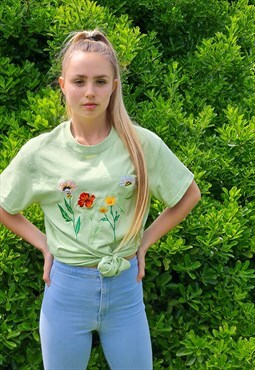 Yolotus Flowers Embroidery Graphic T-shirt in Pastel Green