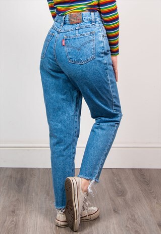 VINTAGE 90'S BLUE DENIM HIGH WAIST FRAYED HEM MOM JEANS