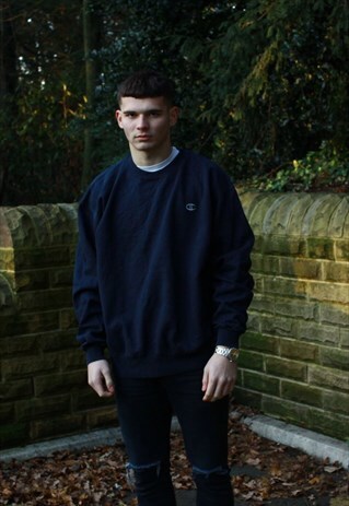 VINTAGE DARK NAVY CHAMPION SWEATSHIRT
