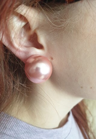 LARGE PINK LUSTRE BUTTON CLIP ON