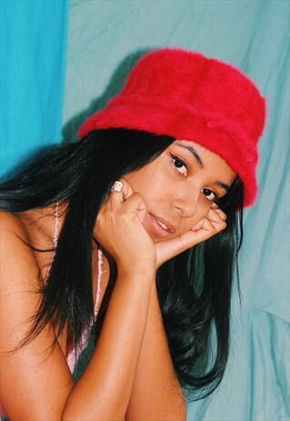 RED FLUFFY BUCKET HAT