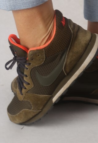 NIKE TRAINERS UK 4.5. US 7 , EUR 38 (C73J)