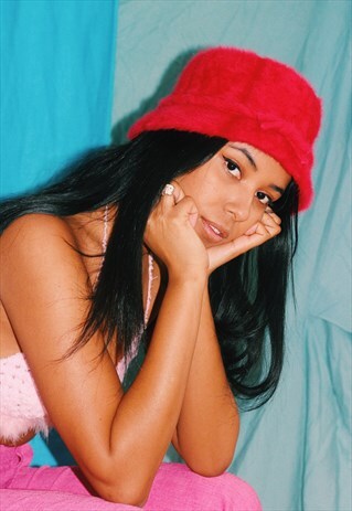 RED FLUFFY BUCKET HAT