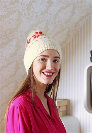KNITTED WOOL CREAM BEANIE HAT