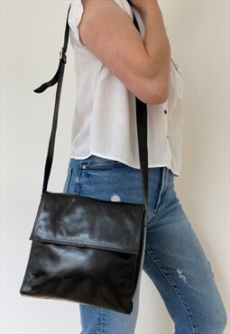 00s Small Square Shaped Black Leather Cross Body Bag