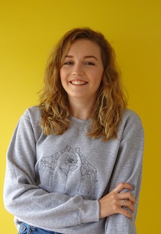 UNISEX SWEATSHIRT IN GREY WITH GIRAFFE EMBROIDERY