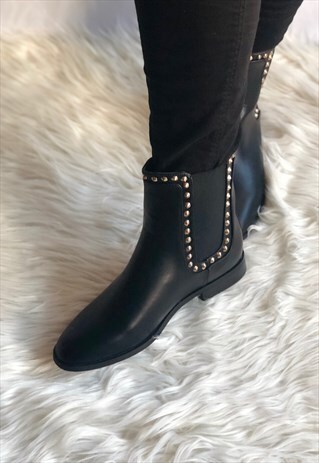 STUDDED CHELSEA BOOTS