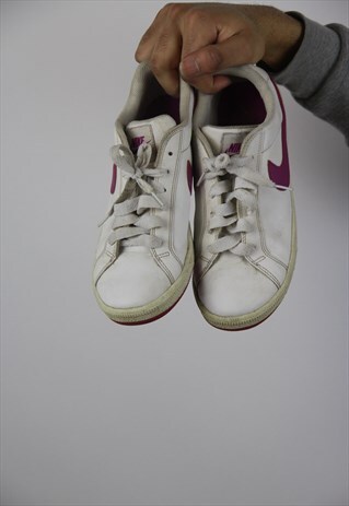 VINTAGE NIKE 90'S TRAINERS