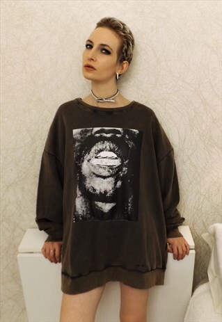 LOOSE FIT OVERSIZE WASHED OUT FADED RIPPED GRAPHIC SWEAT