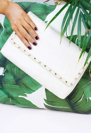 CREAM FAUX SUEDE GOLD STUD CHAIN STRAP CLUTCH BAG