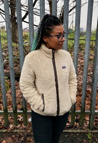 VINTAGE PATAGONIA BEIGE ZIP THROUGH TEDDY HIKING FLEECE