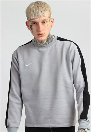 VINTAGE NIKE SWEATSHIRT