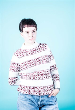 VINTAGE 1980S JUMPER IN A RED AND WHITE PATTERN