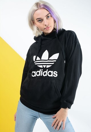 VINTAGE ADIDAS HOODIE IN BLACK.