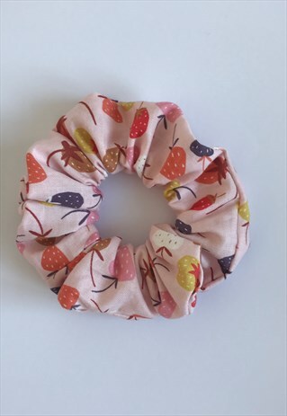 HANDMADE STRAWBERRY COTTON SCRUNCHIE