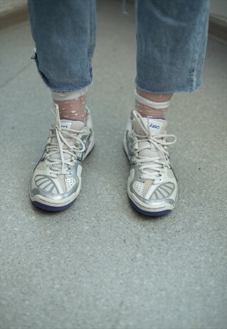 VINTAGE 90'S WHITE/SILVER TRAINERS