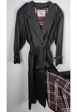 Vintage Burberry Trenchcoat in Black with Nova Check, Belt