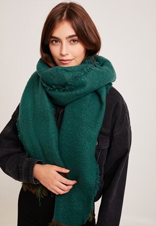 FRINGED BOUCLE SCARF - GREEN