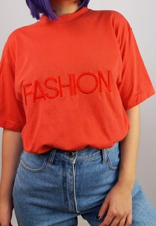VINTAGE 80'S 90'S 'FASHION' EMBROIDERY T-SHIRT IN CORAL RED