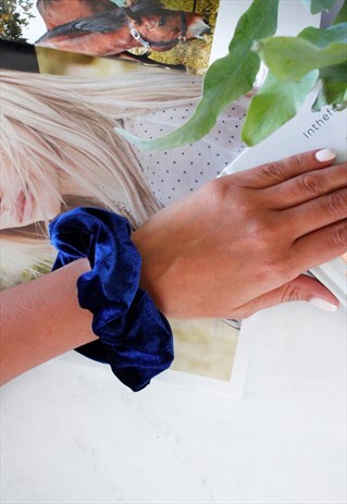 NAVY BLUE VELVET SCRUNCHIE HAIR BAND TIE